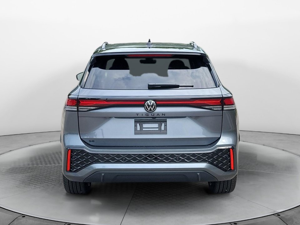 New 2026 Volkswagen Tiguan SE R-Line FWD image 6
