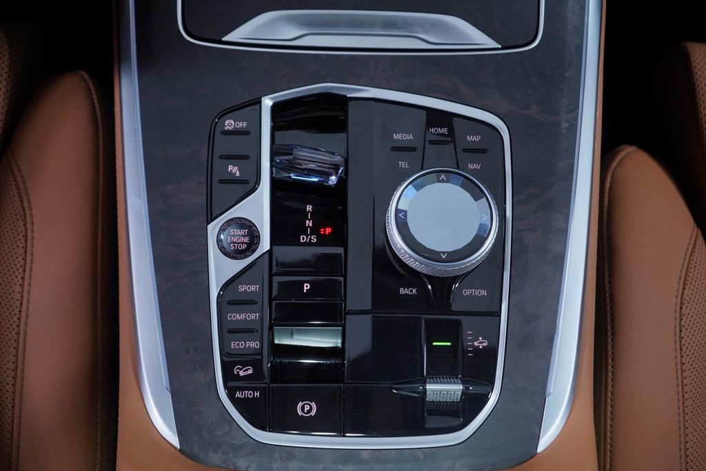 Used 2025 BMW X7 xDrive40i w/ M Sport Package image 15