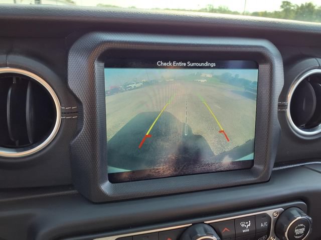 Used 2018 Jeep Wrangler Unlimited Sahara AWD/4WD image 26