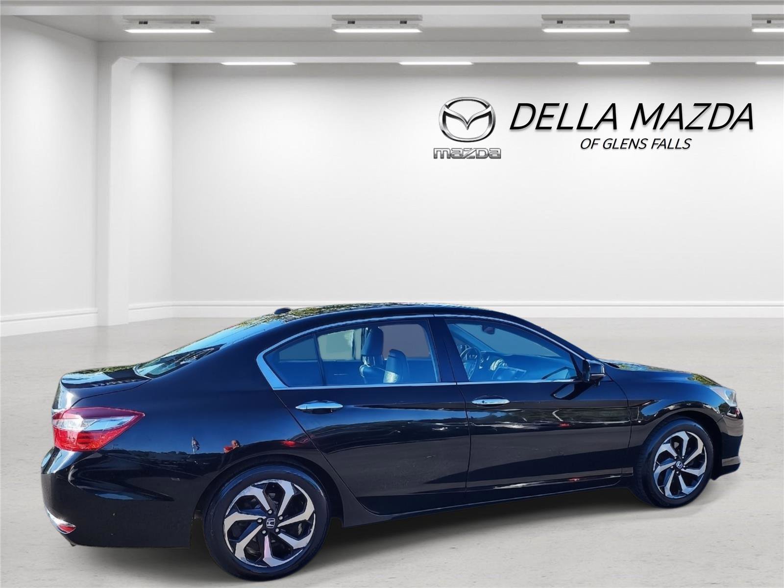 Used 2017 Honda Accord EX-L image 2