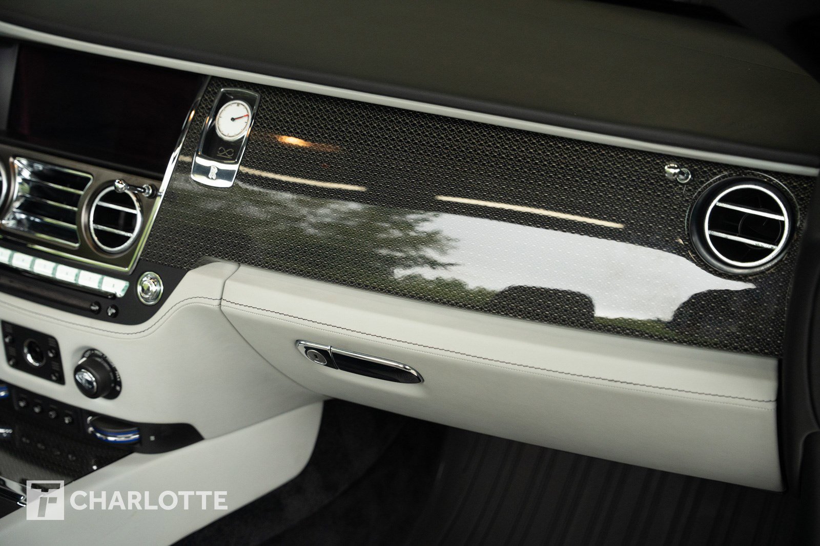 Used 2019 Rolls-Royce Dawn image 35