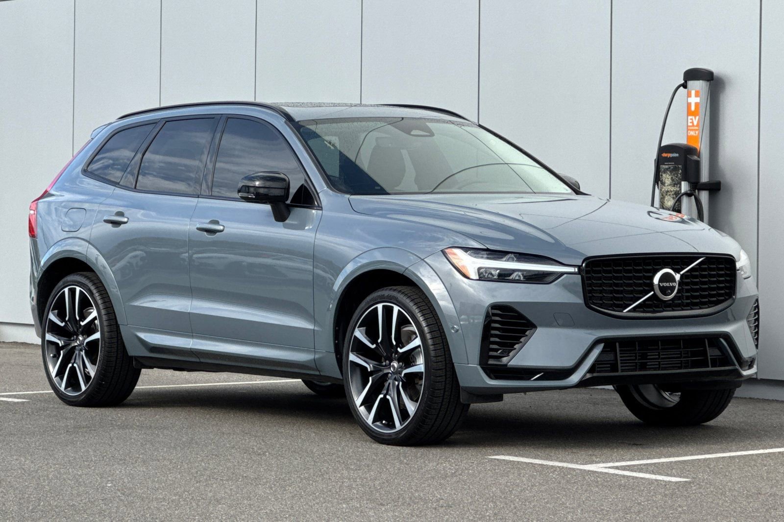 Used 2023 Volvo XC60 T8 Ultimate w/ Protection Package Premier image 7