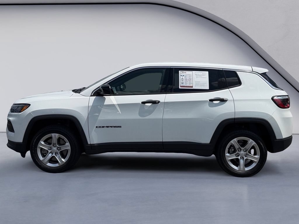 Used 2024 Jeep Compass Sport AWD/4WD image 2