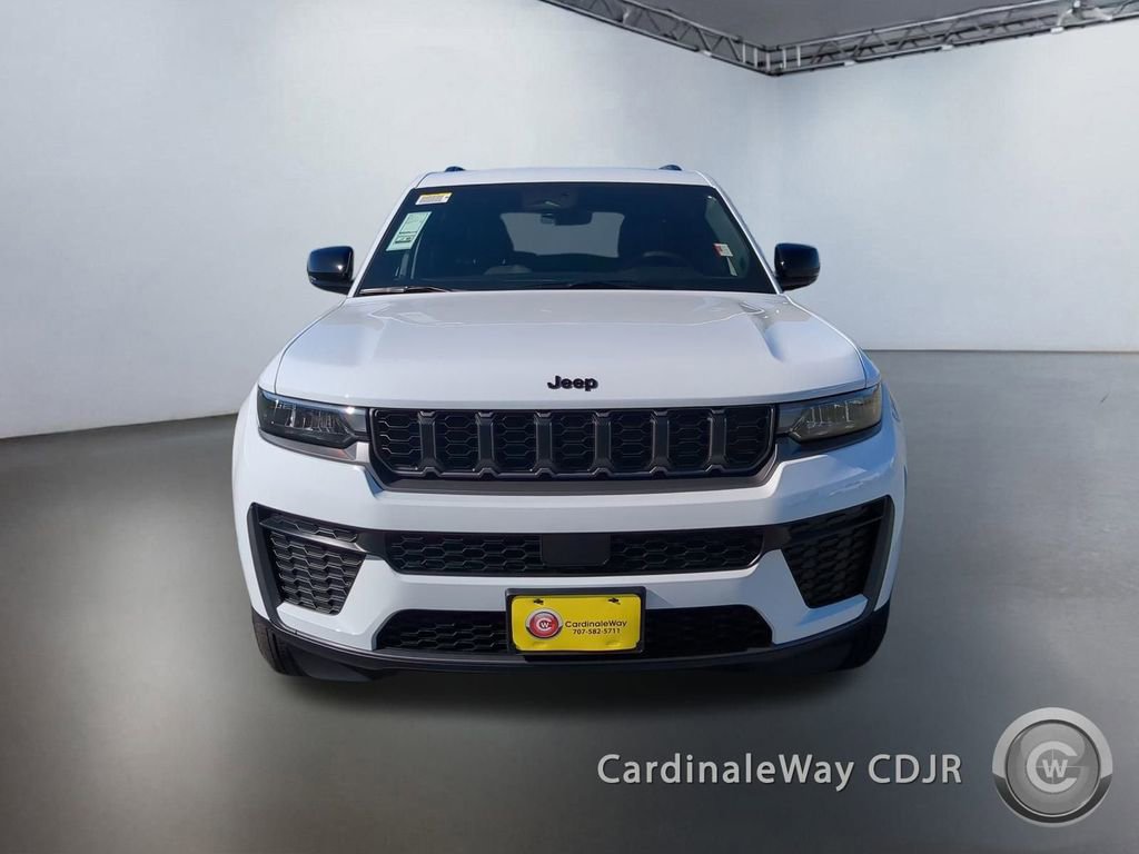 New 2026 Jeep Grand Cherokee Altitude image 2