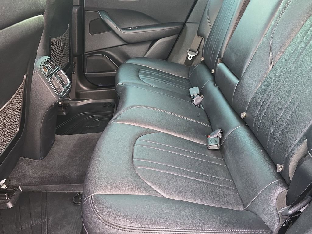 Used 2018 Maserati Levante image 29