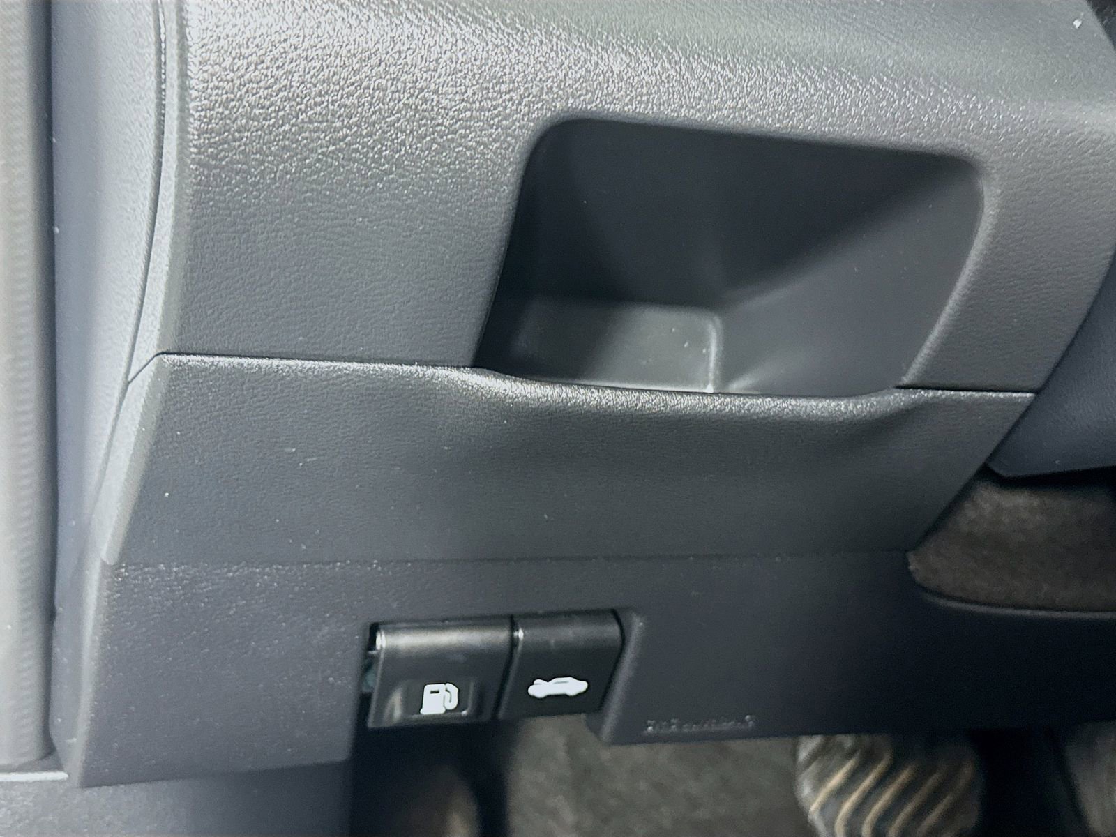 Used 2024 Nissan Kicks SR FWD image 11