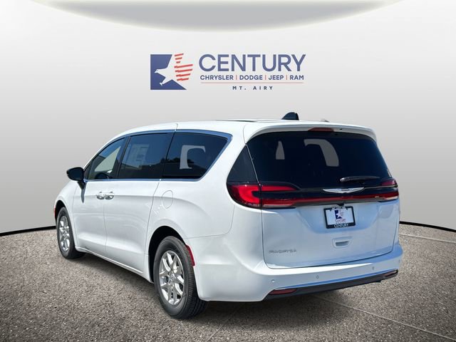 New 2026 Chrysler Pacifica Select image 4