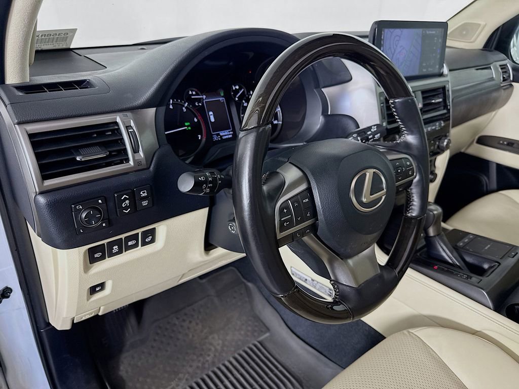 Used 2023 Lexus GX 460 Luxury w/ Accessory Package image 9