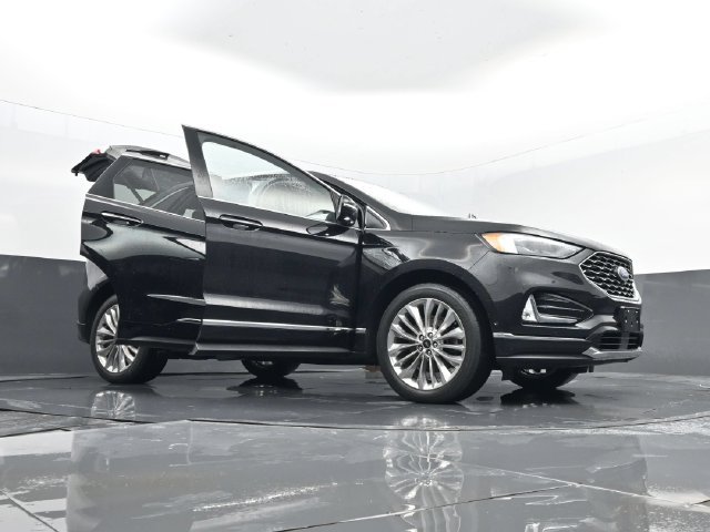 Used 2020 Ford Edge Titanium w/ Equipment Group 301A AWD/4WD image 35