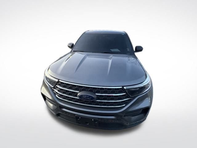 Used 2022 Ford Explorer XLT image 2