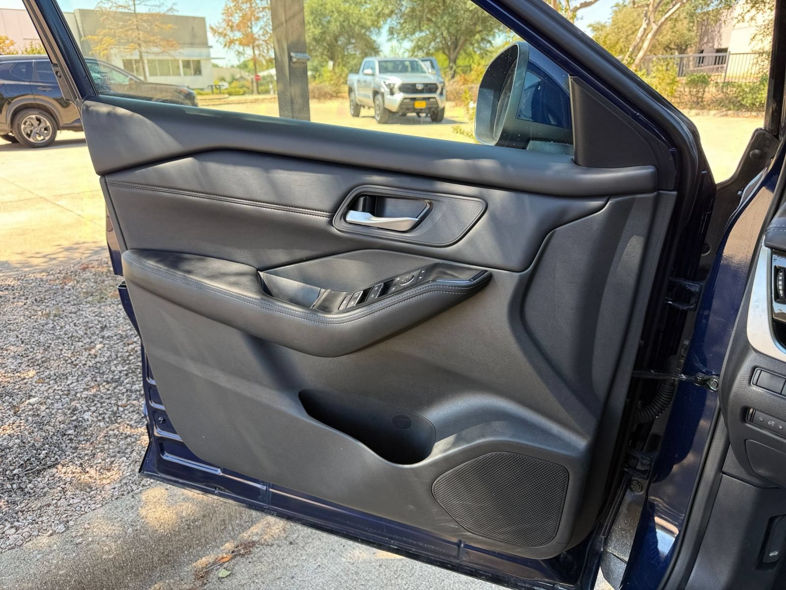 Used 2026 Nissan Rogue SL FWD image 18