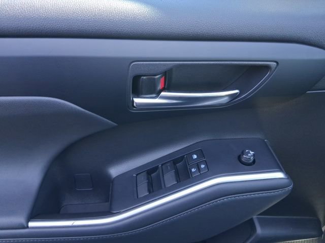 Used 2022 Toyota Highlander XLE image 18