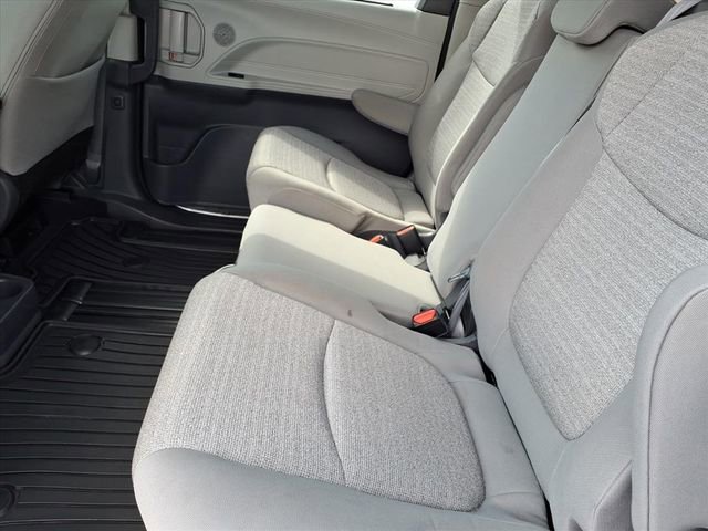 Used 2021 Toyota Sienna LE w/ LE Plus Package image 10