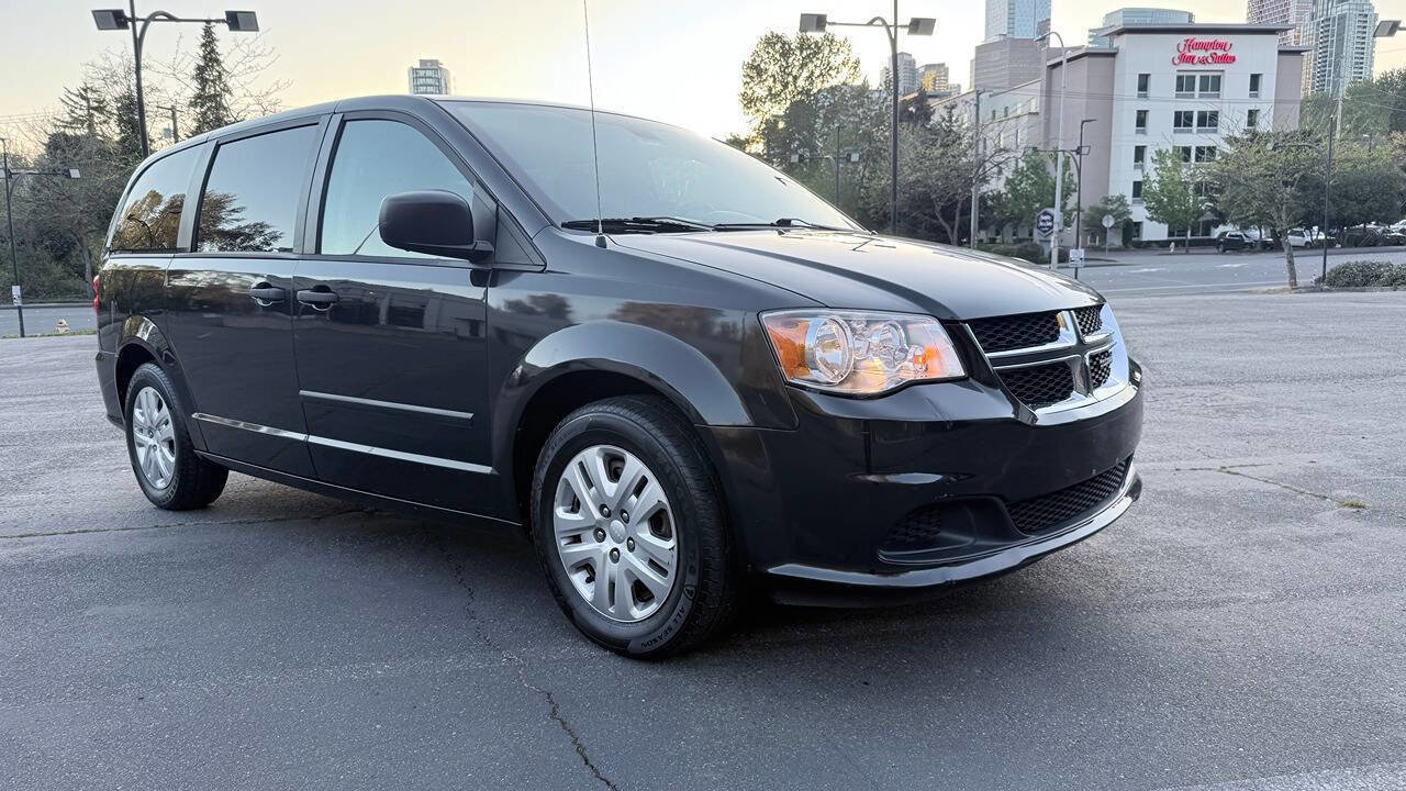 Used 2019 Dodge Grand Caravan SE FWD image 4