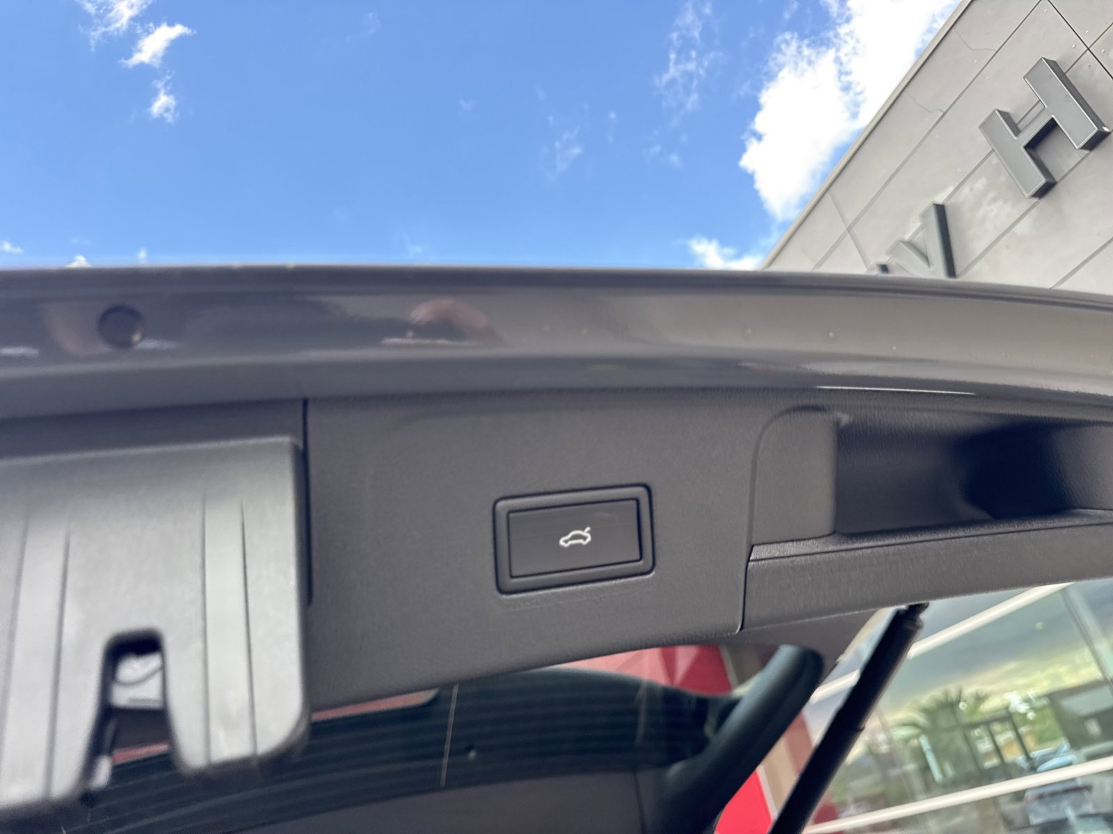 New 2026 Volkswagen Atlas SE image 9