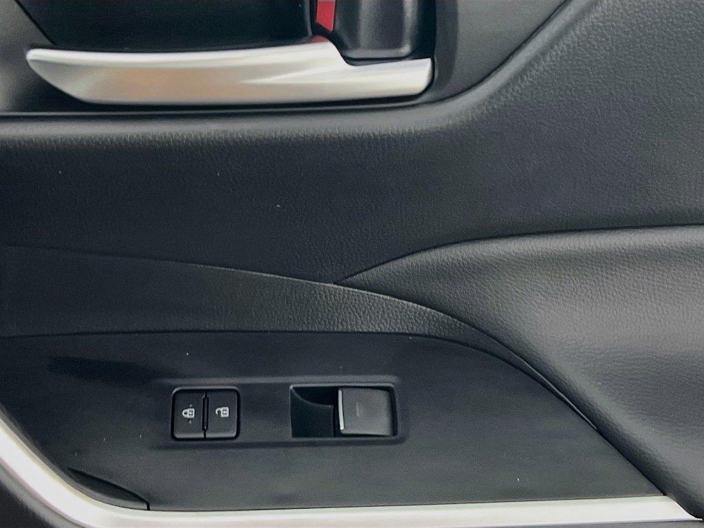 Used 2025 Toyota RAV4 XLE FWD image 28