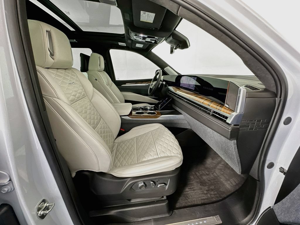 Used 2026 Cadillac Escalade Platinum Sport w/ LPO, ONYX Package AWD/4WD image 30