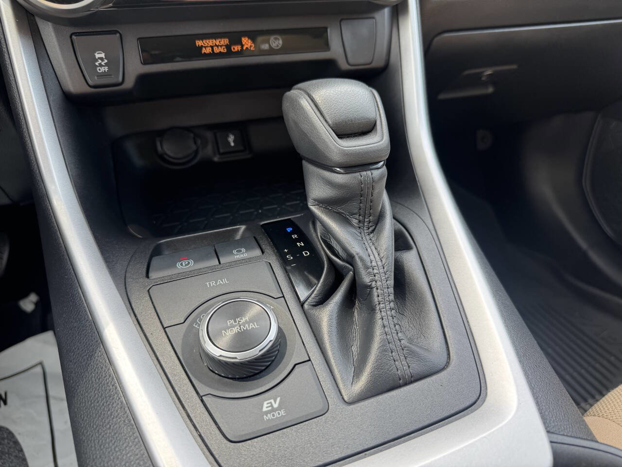 Used 2022 Toyota RAV4 XLE image 22