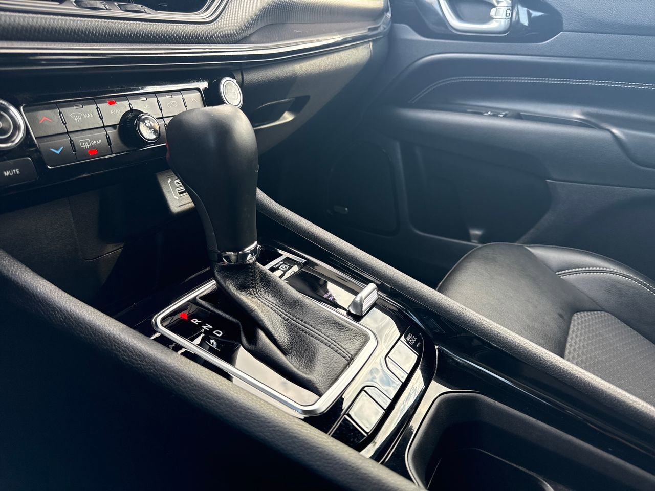 Used 2023 Jeep Compass Latitude w/ Sun and Sound Group AWD/4WD image 24