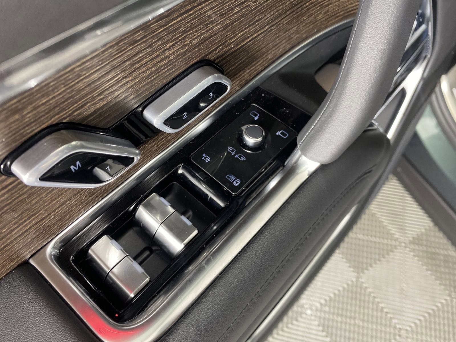 New 2025 Land Rover Range Rover SE image 17