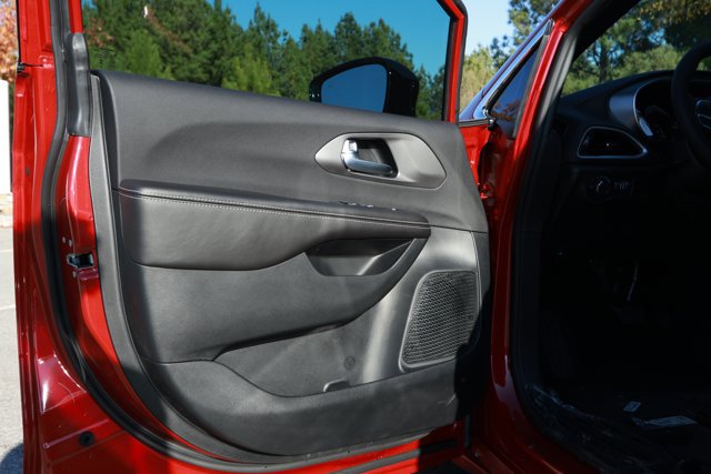 New 2026 Chrysler Voyager LX image 22