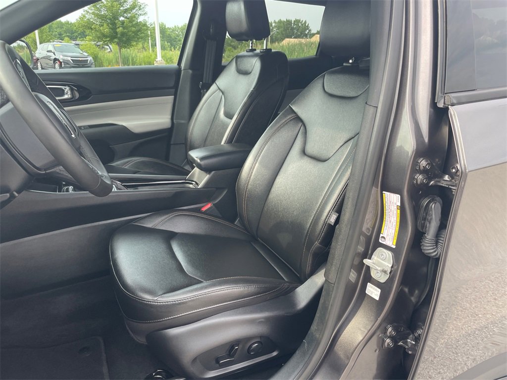 Used 2024 Jeep Compass Limited image 3