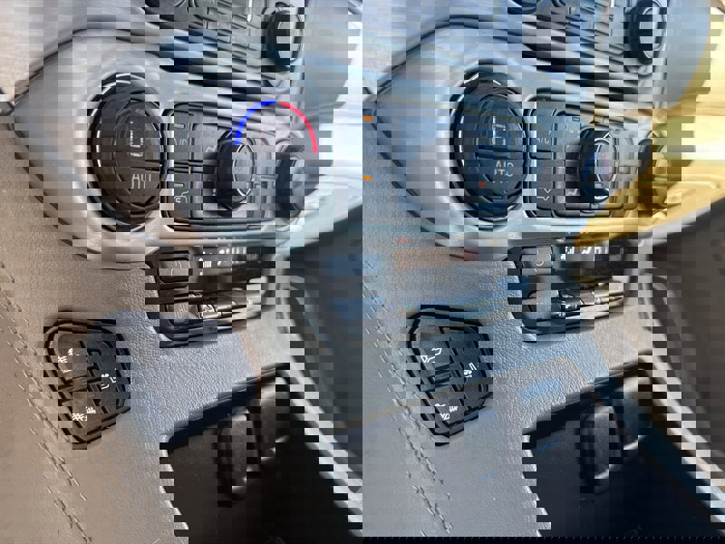 Used 2017 GMC Yukon SLT w/ Open Road Package image 43