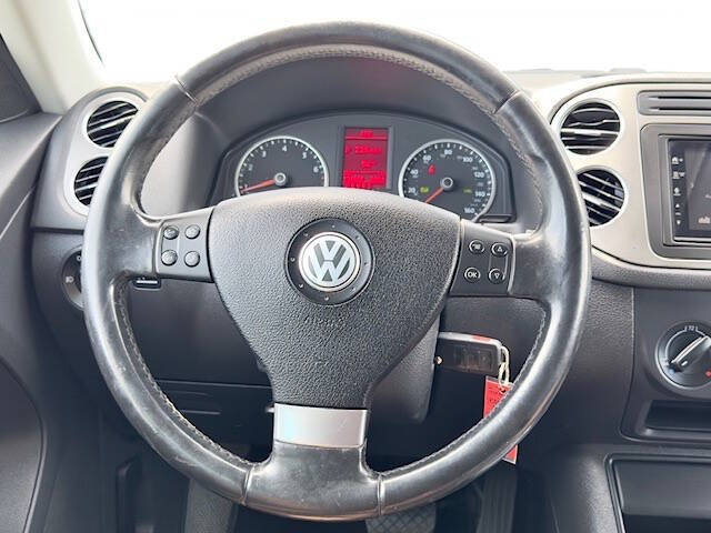Used 2009 Volkswagen Tiguan SE AWD/4WD image 14