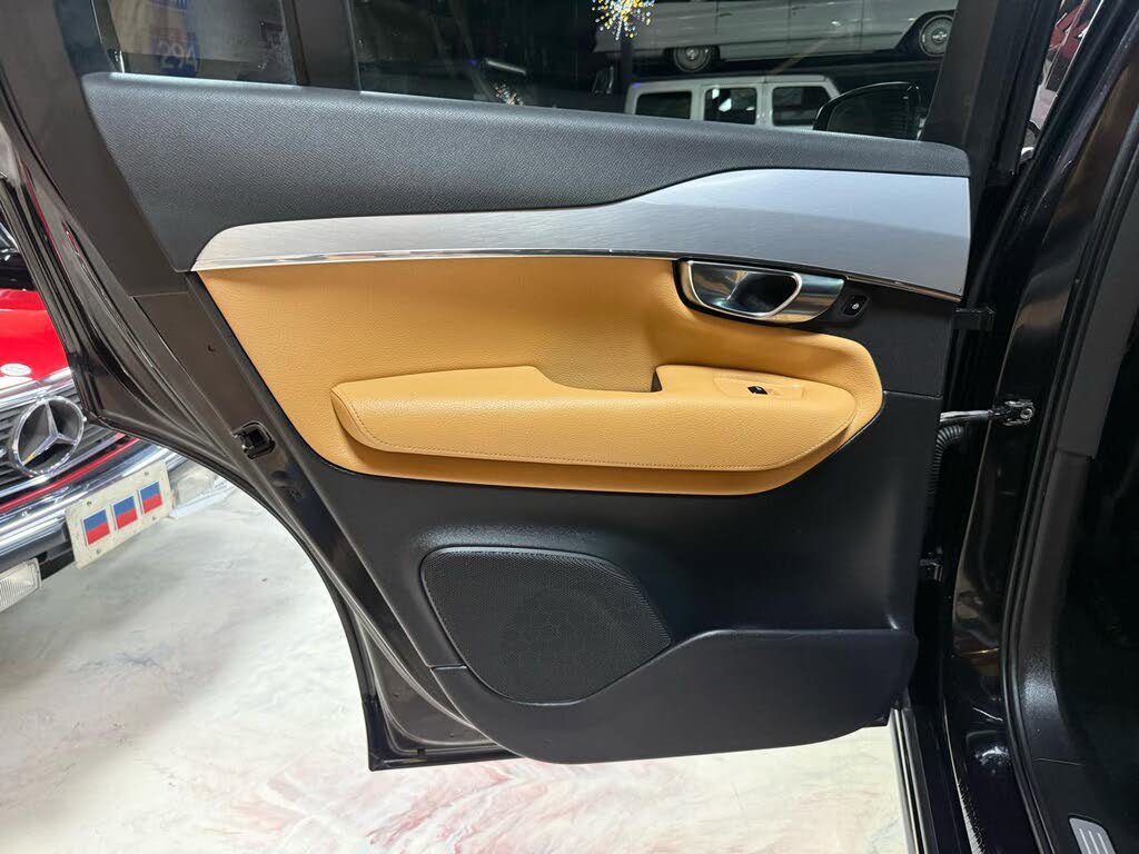 Used 2018 Volvo XC90 T5 Momentum w/ Convenience Package FWD image 31