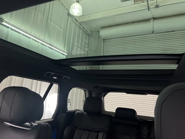 Certified 2025 Land Rover Range Rover SE AWD/4WD image 37