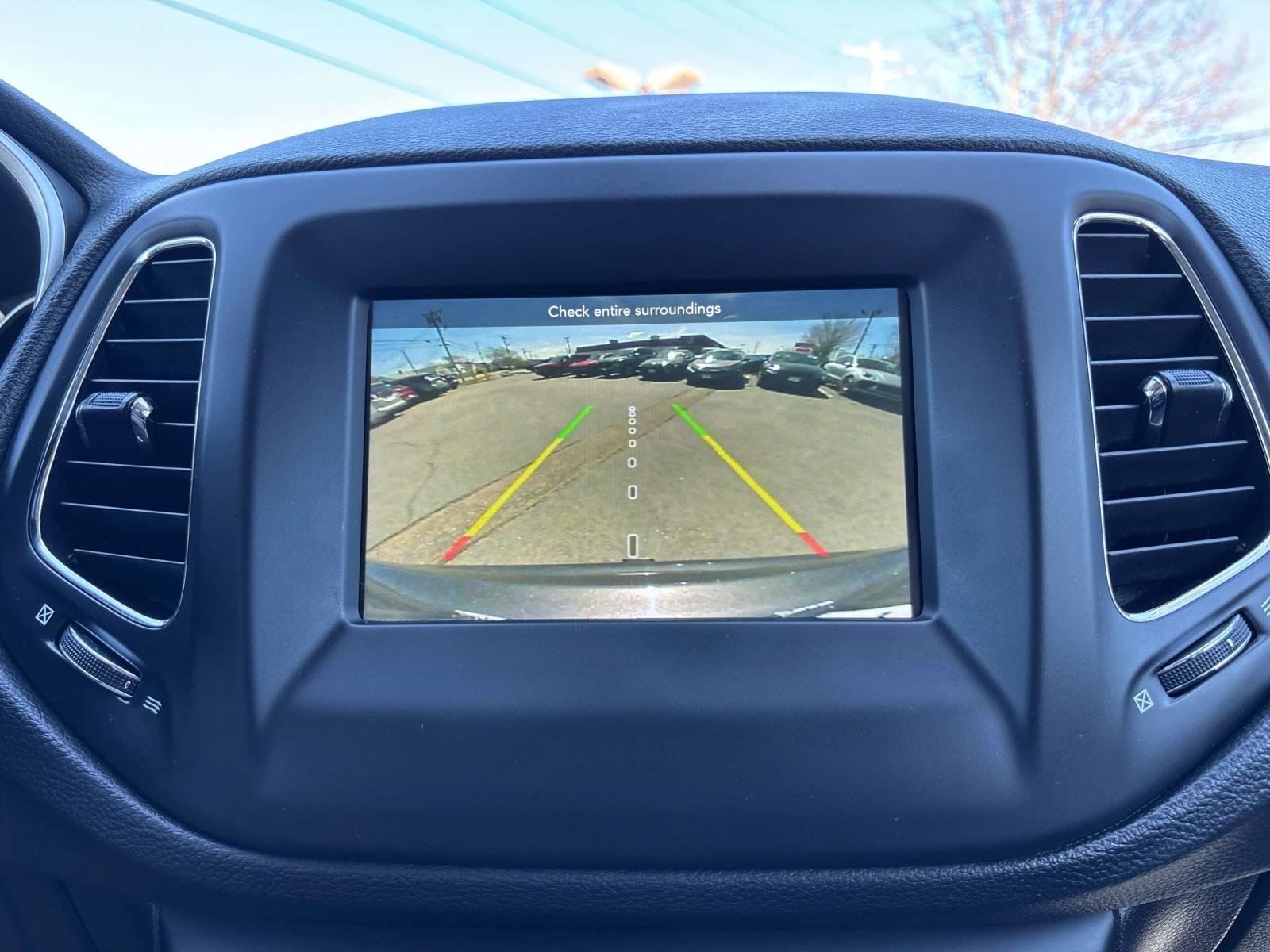 Used 2020 Jeep Compass Latitude w/ Cold Weather Group AWD/4WD image 21