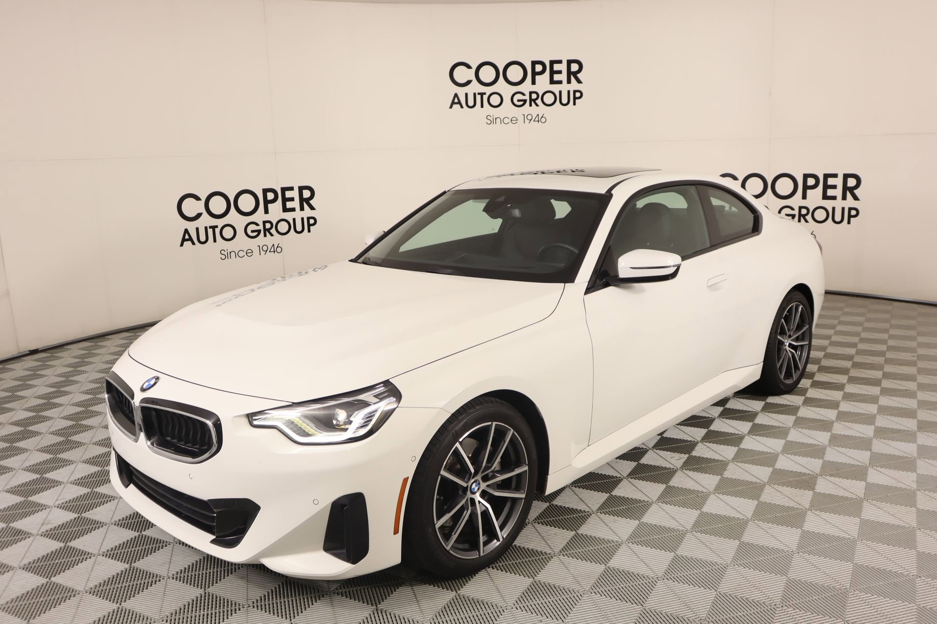 Used 2024 BMW 230i Coupe w/ Premium Package image 11