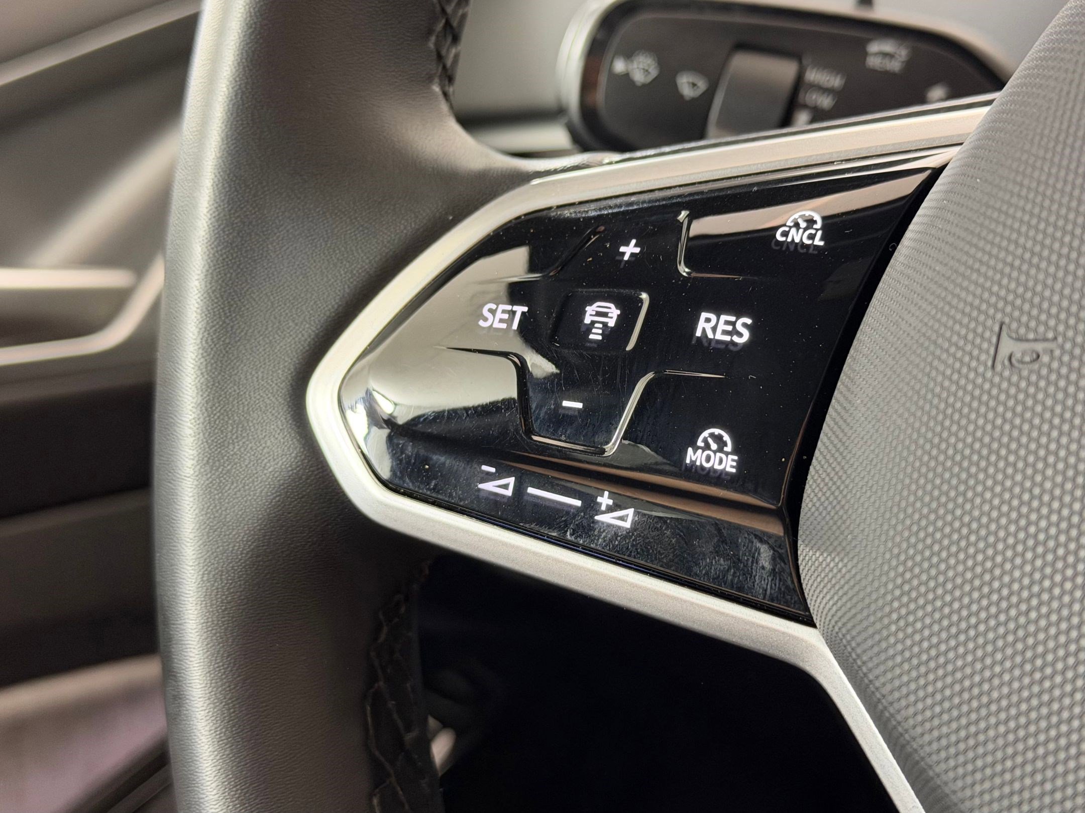 Used 2025 Volkswagen ID.4 Pro image 15