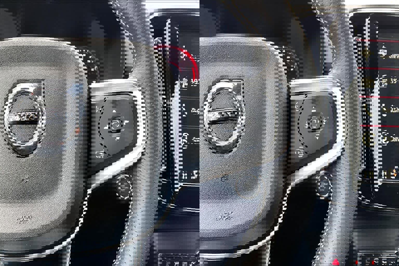 Used 2021 Volvo XC40 T5 R-Design w/ Advanced Package image 26