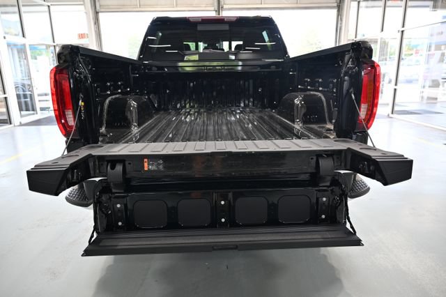 New 2026 GMC Sierra 1500 SLT w/ SLT Premium Package AWD/4WD image 9