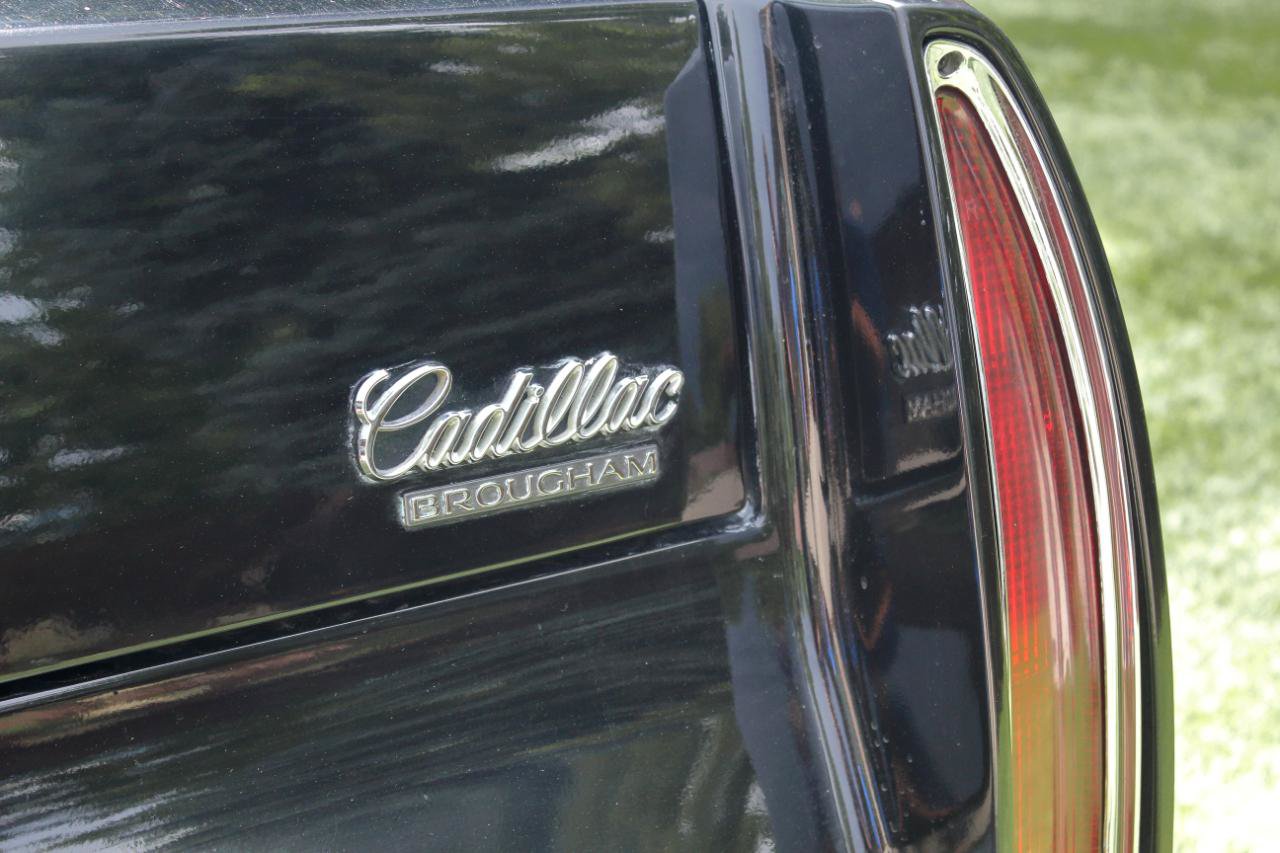 Used 1996 Cadillac Fleetwood Brougham RWD image 28