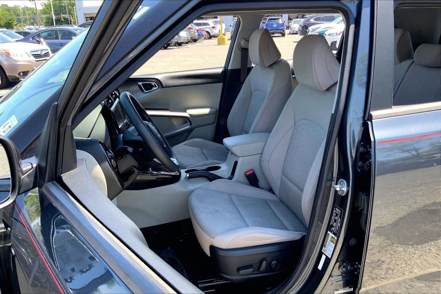 Used 2022 Kia Soul S FWD image 8