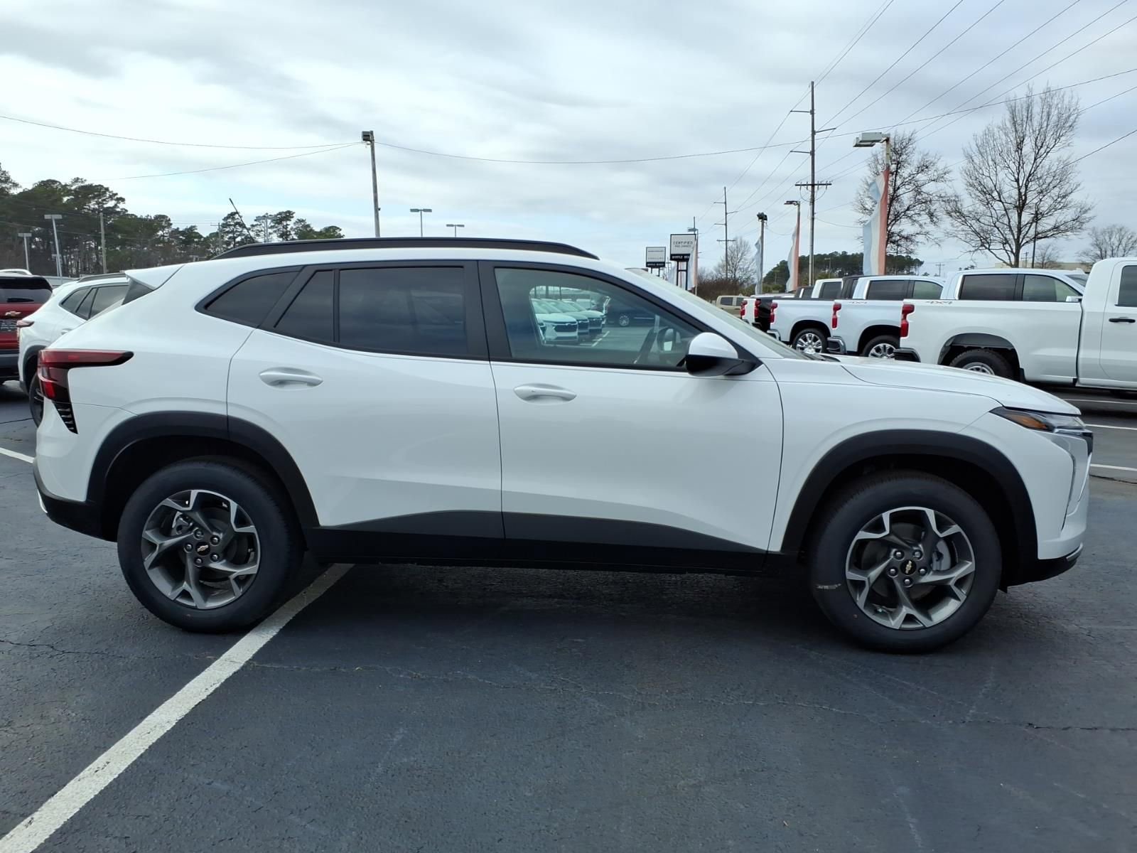 New 2026 Chevrolet Trax LT w/ Driver Confidence Package image 2