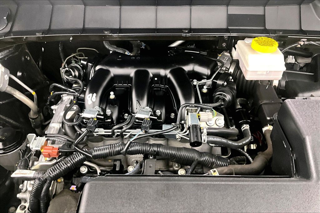 Used 2025 Nissan Pathfinder SV FWD image 9