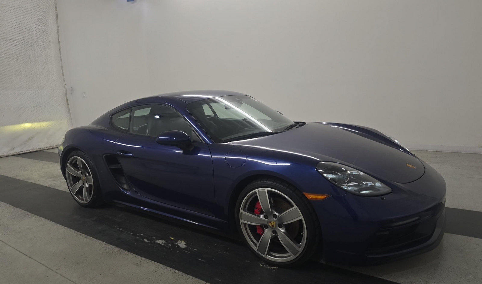 Used 2022 Porsche 718 Cayman GTS w/ Premium Package RWD image 3
