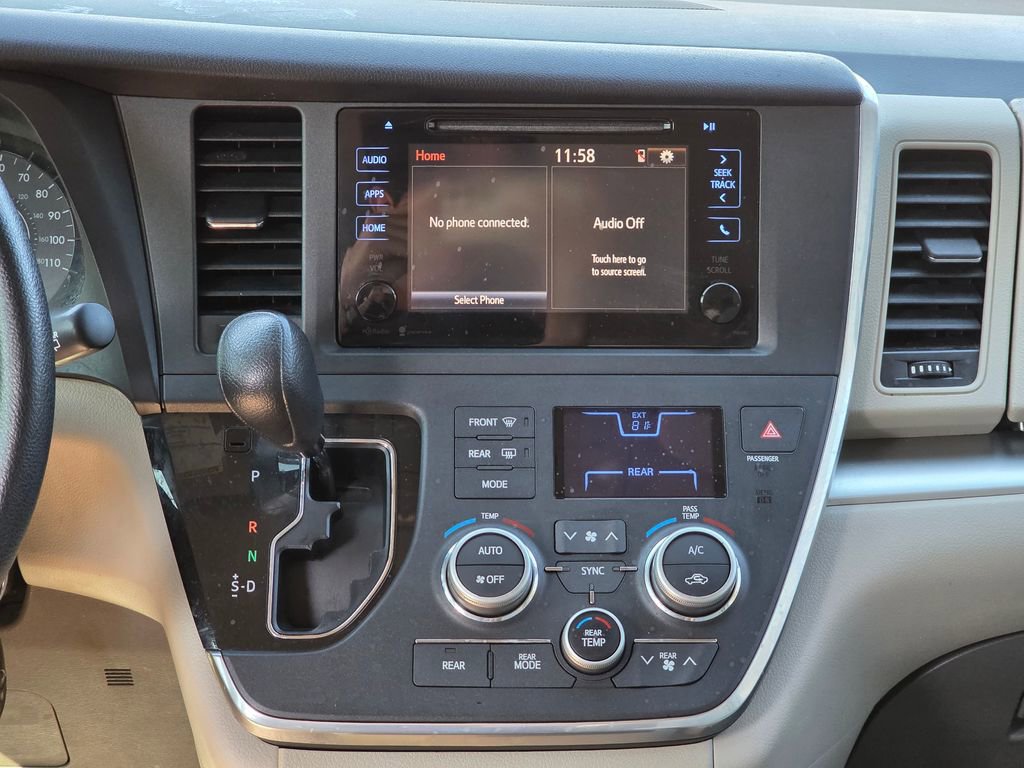 Used 2015 Toyota Sienna LE image 12