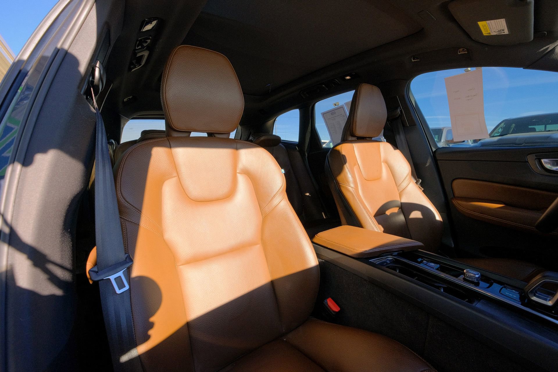 Used 2022 Volvo XC60 B5 Momentum image 18