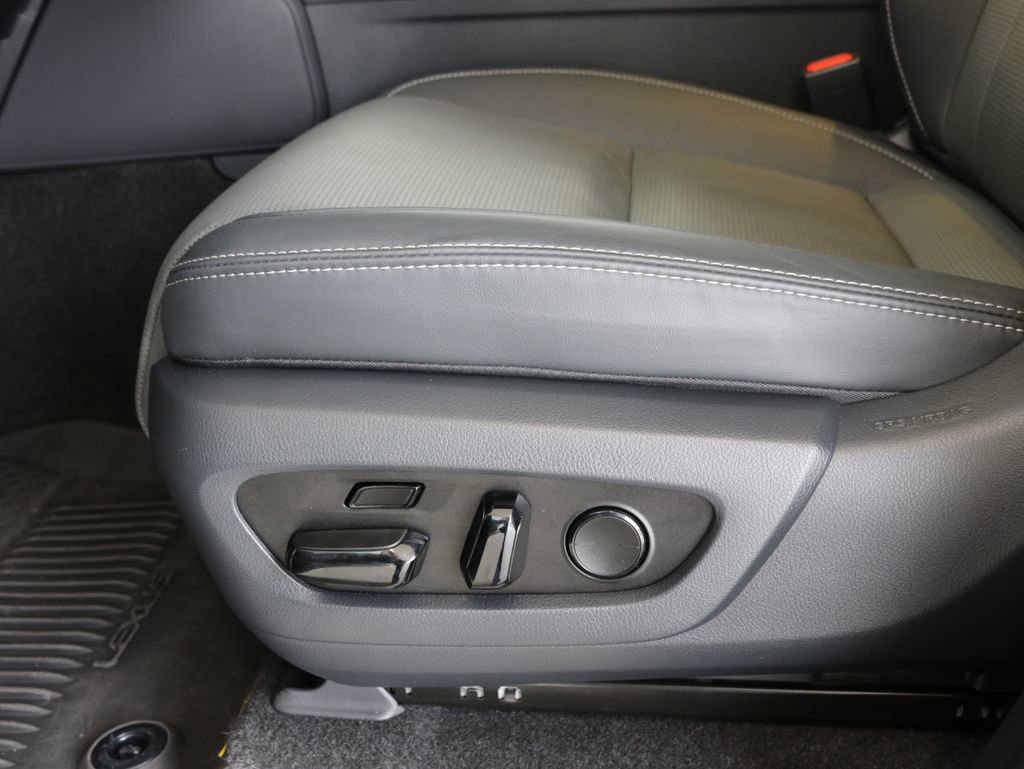 Used 2024 Lexus GX 550 w/ Accessory Package (Z1) image 17