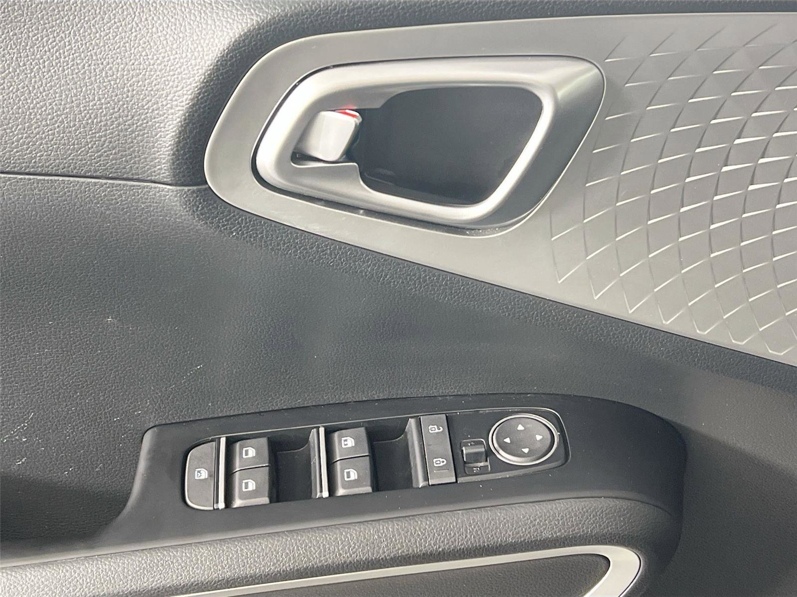 Used 2025 Kia Soul LX w/ LX Technology Package FWD image 19