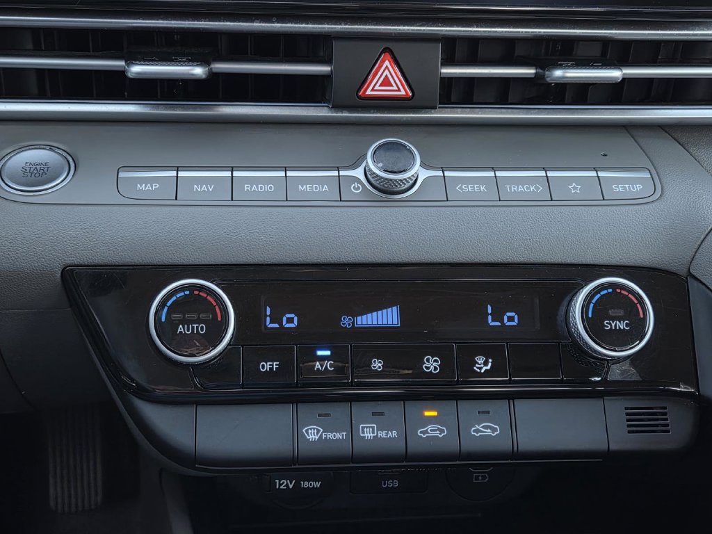 Used 2024 Hyundai Elantra SEL FWD image 27