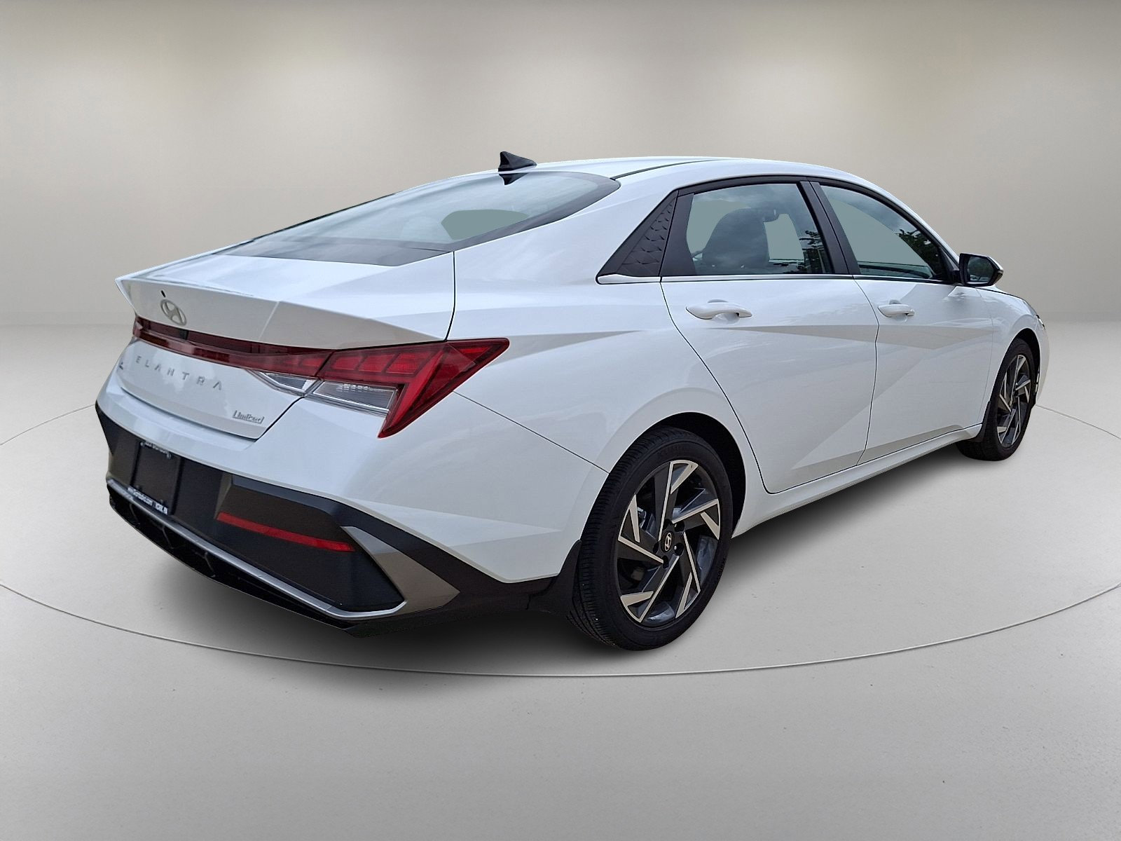 Certified 2025 Hyundai Elantra Limited FWD image 11