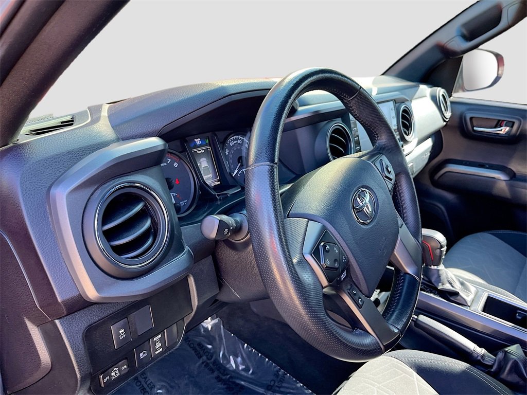 Used 2022 Toyota Tacoma TRD Sport image 9