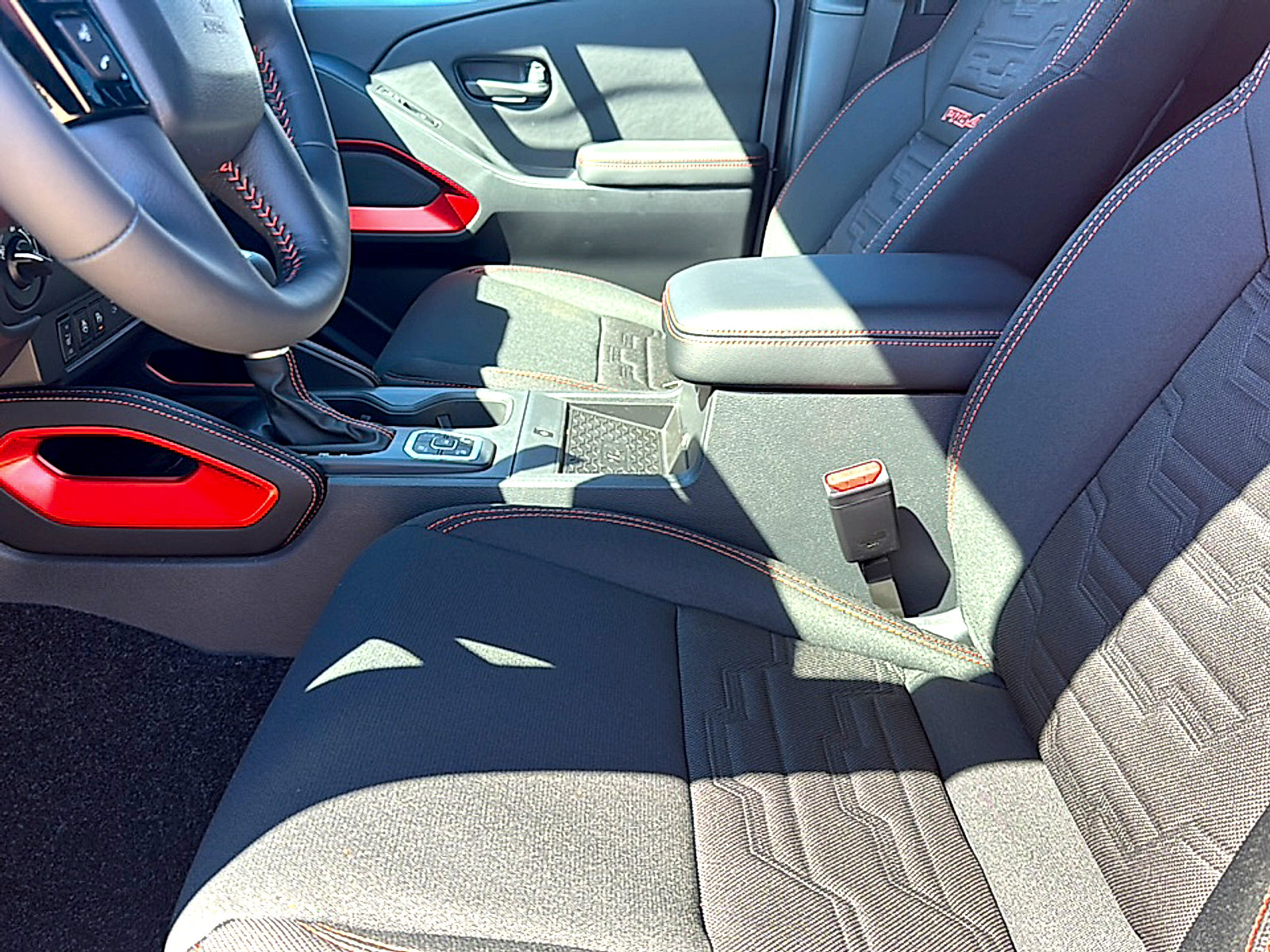 New 2026 Nissan Frontier PRO-4X w/ Pro-4x Convenience Package image 10