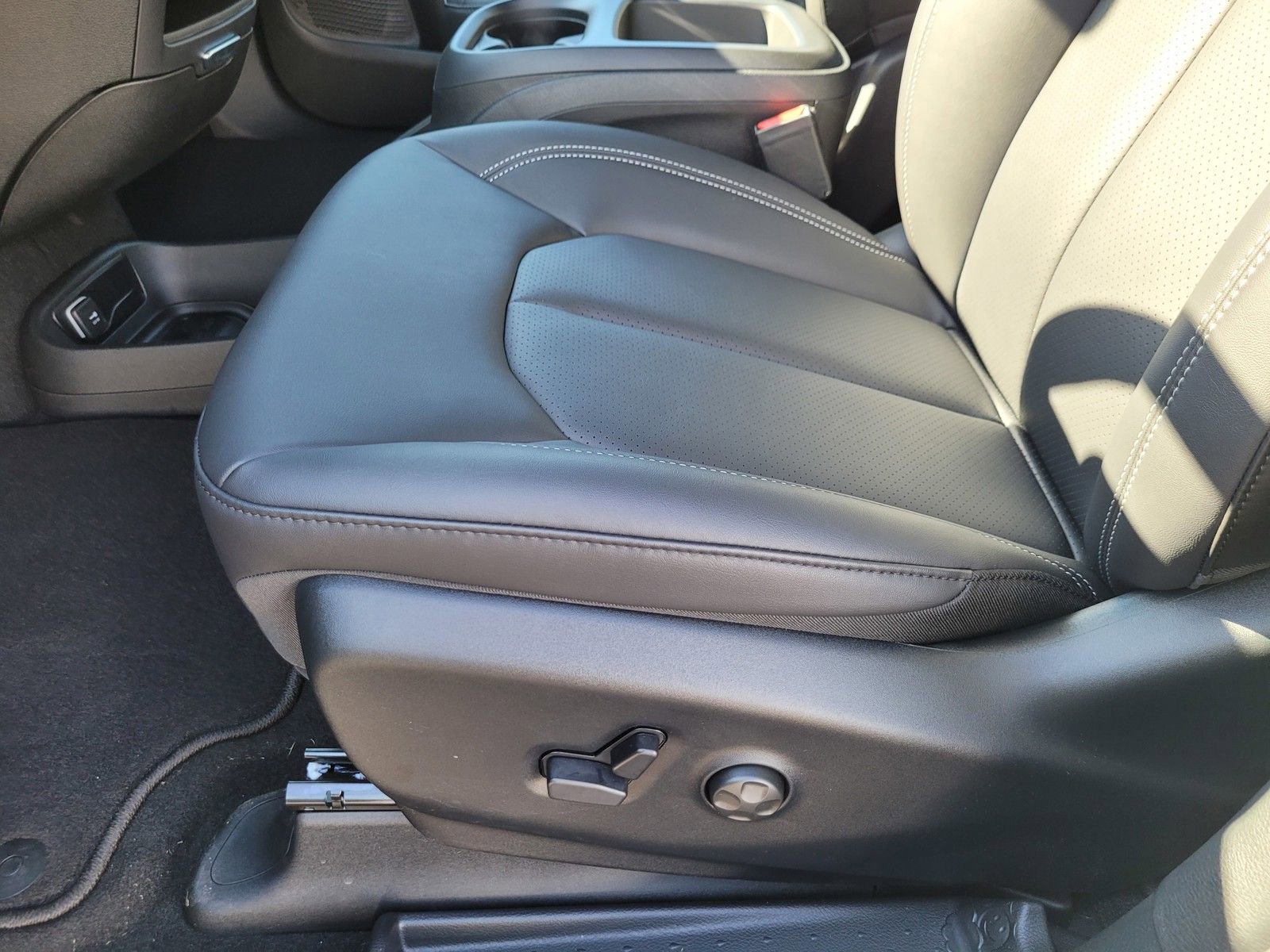 New 2026 Chrysler Pacifica Select image 14