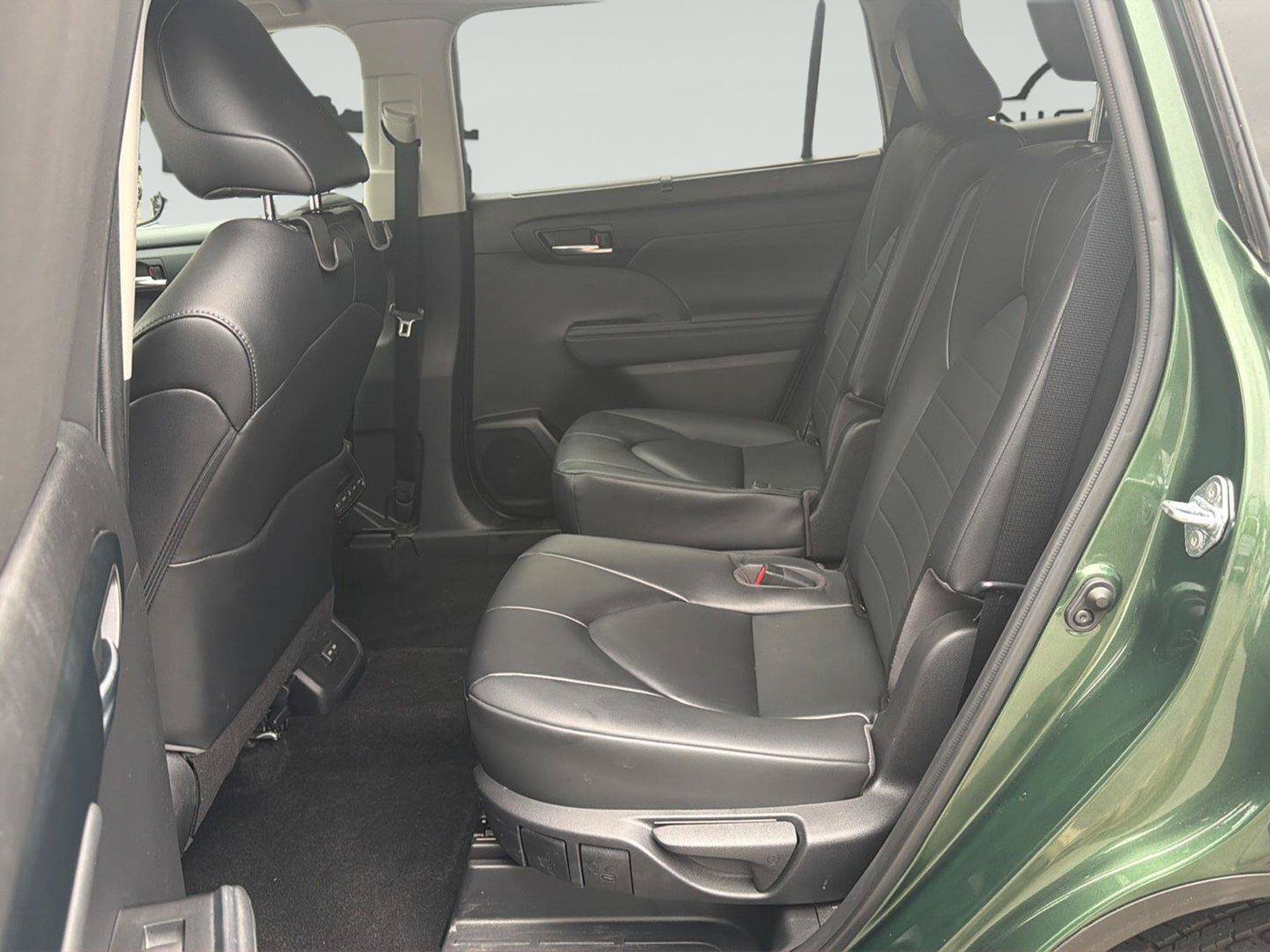 Used 2023 Toyota Highlander XLE AWD/4WD image 27